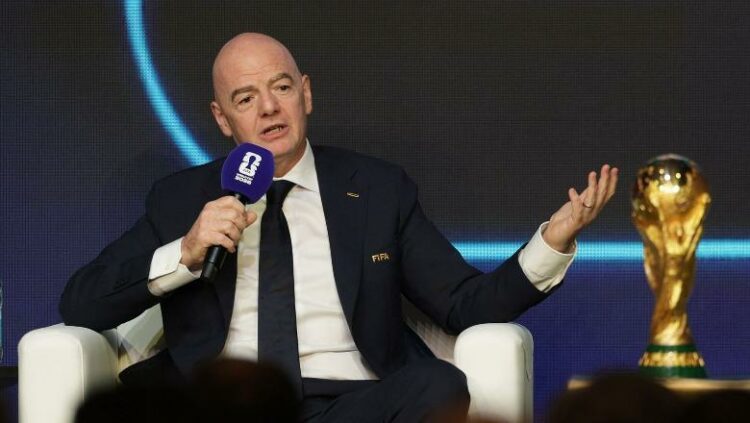 Infantino: FIFA po shqyrton heqjen e ndalimit për ekipet ruse