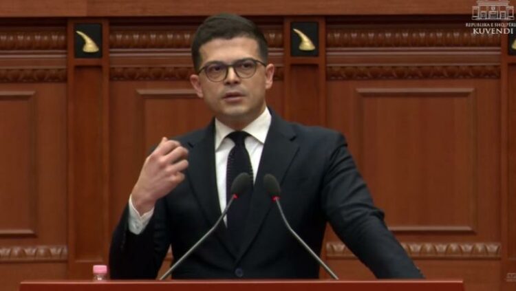 Vengu u përgjigjet sulmeve të opozitës: Nxini vendin, s’keni turp