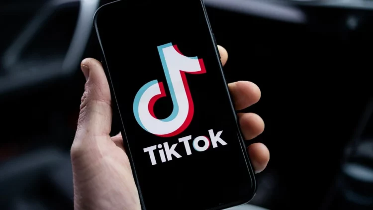 E bllokoi për një vit, qeveria hap rrjetin social Tik-Tok