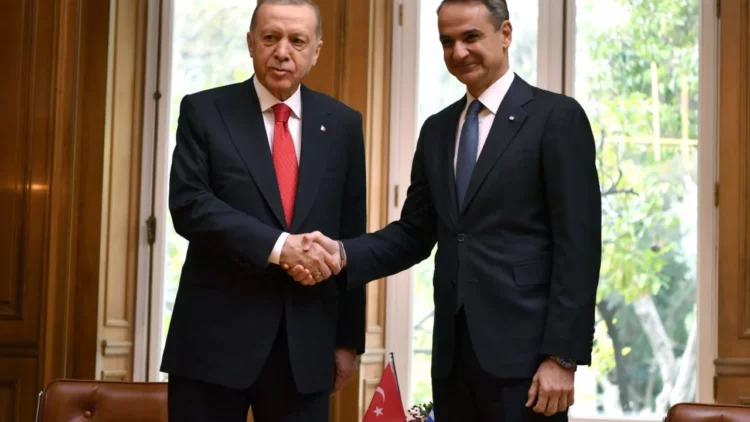 Përplasje Greqi-Turqi, rriten tensionet në prag të takimit Mitsotakis–Erdogan