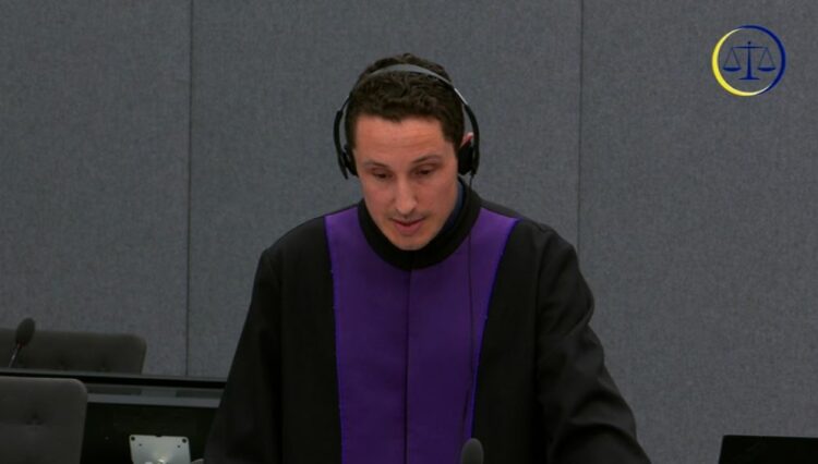 Prokurori James Pache në Gjyqin e Hagës thotë se UÇK-ja keqtrajtoi njerëz