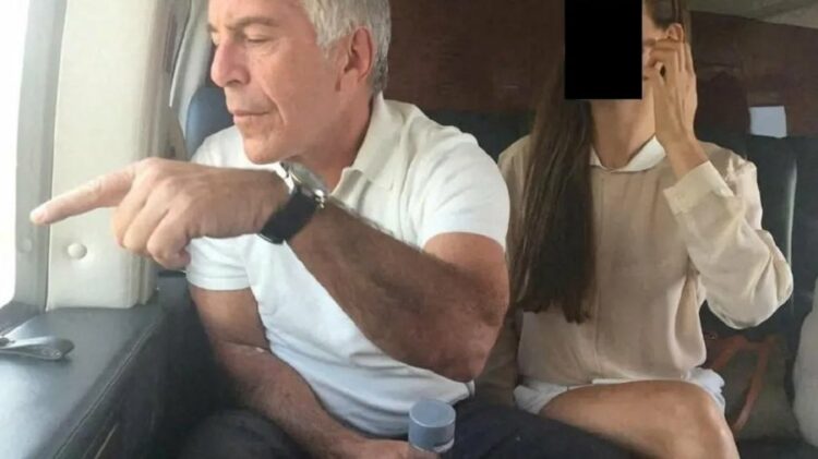 Pas identifikimit të viktimave, hiqen mijëra dokumente të Epstein