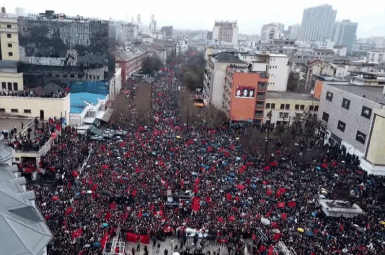 “Drejtësi, jo politikë”, manifestim masiv në mbështetje të ish-krerëve të UÇK