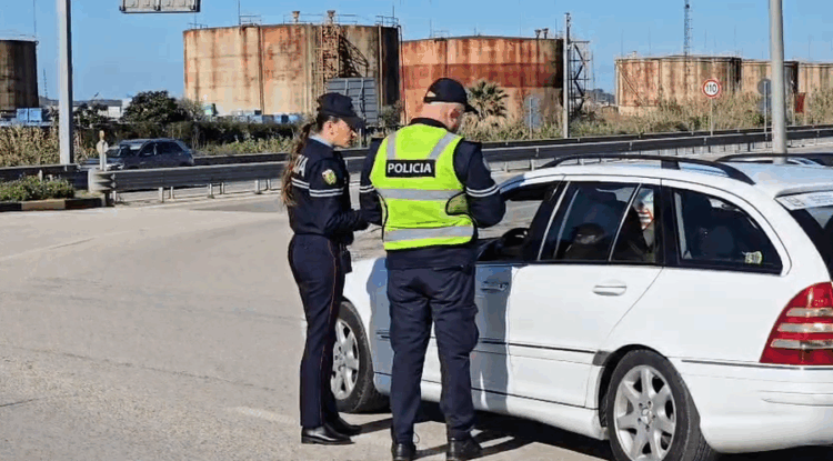Abuzimet me licencat dhe mosrespektimi i vendparkimeve, policia “aksion” në Vlorë