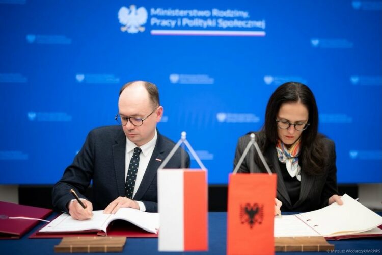 Firmoset në Varshavë marrëveshja për njohjen e pensioneve Shqipëri-Poloni