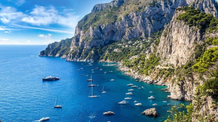 Turizmi në Itali, vendosen kufizime në Kapri