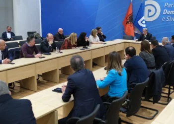 Grupi i PD përçahet për bojkotin e komisioneve, Berisha: Vendimin e merr kryesia