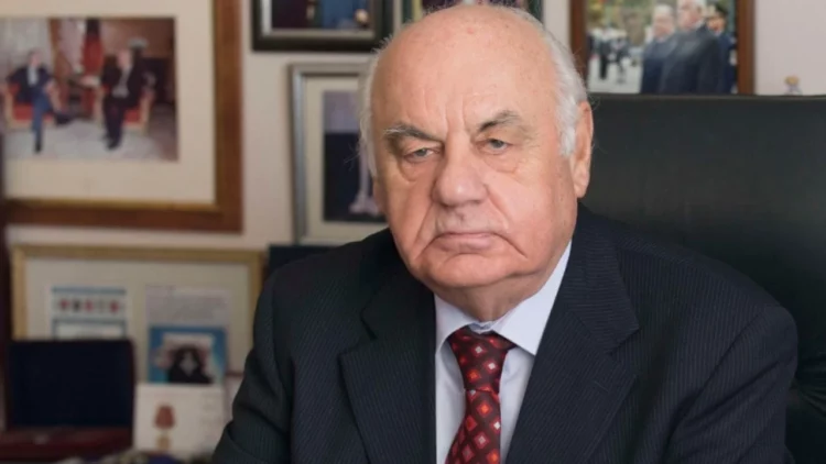 Probleme në frymëmarrje, ish-presidenti Alfred Moisiu shtrohet me urgjencë në QSUT