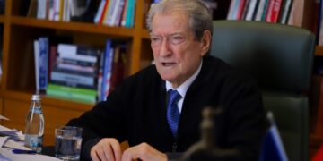 Kushtetuesja/ Berisha: Rama detyroi kancelaritë e Europës t’i nxjerrin karton të kuq