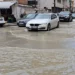 Përmbyten rrugët e Durrësit, vështirësi në lëvizjen e këmbësorëve dhe automjeteve