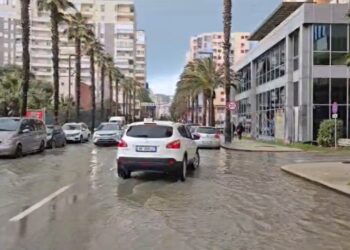 Reshje shiu edhe në Durrës, përmbyten disa rrugë të qytetit