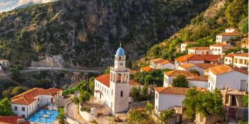 Rama: Në 5 vite, rritje prej 80% të vizitorëve të huaj në Shqipëri