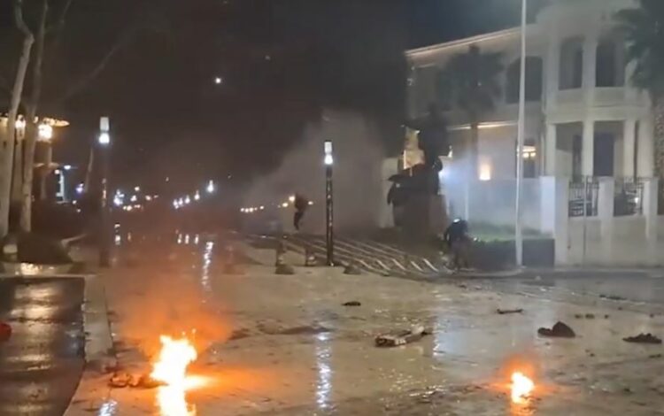 Protesta e opozitës, policia shoqëron 13 persona