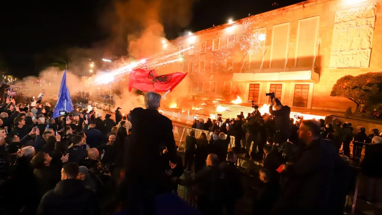 Protesta e PD  Policia e Tiranës publikon masat  rrugët që do të bllokohen