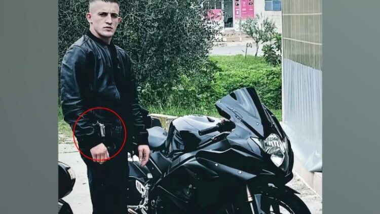 Trafikuan armë nga Mali i Zi, 22-vjeçari postonte foto me pistoletë në brez