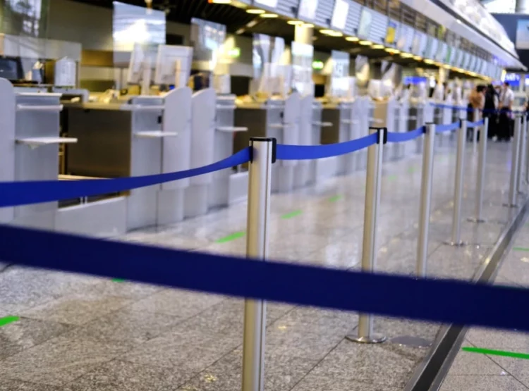 Greva paralizon aeroportin në Berlin, anulohen qindra fluturime