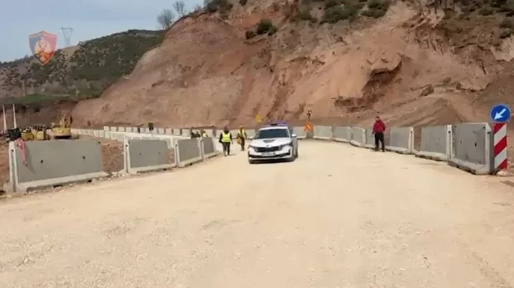 Hapja e aksit Elbasan-Përrenjas, policia-qytetarëve:Respektoni sinjalistikat rrugore