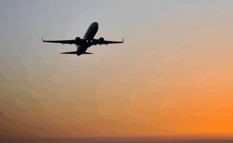 Ekspertët ngrenë alarmin: Biletat e avionëve do të arrijnë nivele rekord