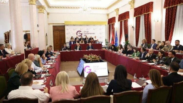 Rama mbledh qeverinë dhe deputetët, zbardhet nisma e re e socialistëve