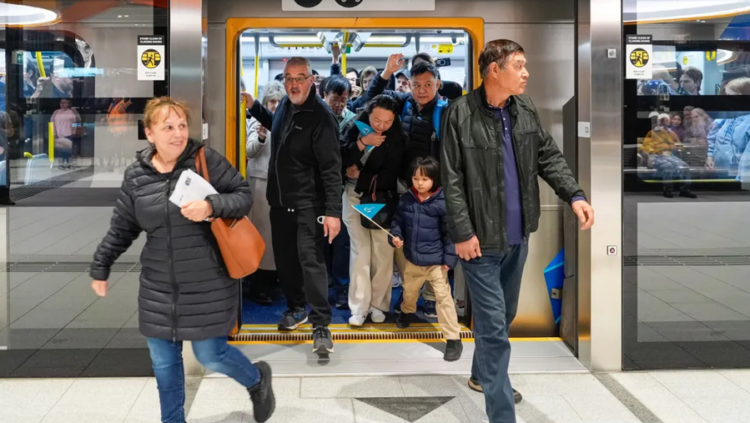 Rritja e çmimit të naftës, Australia bën pa pagesë transportin publik