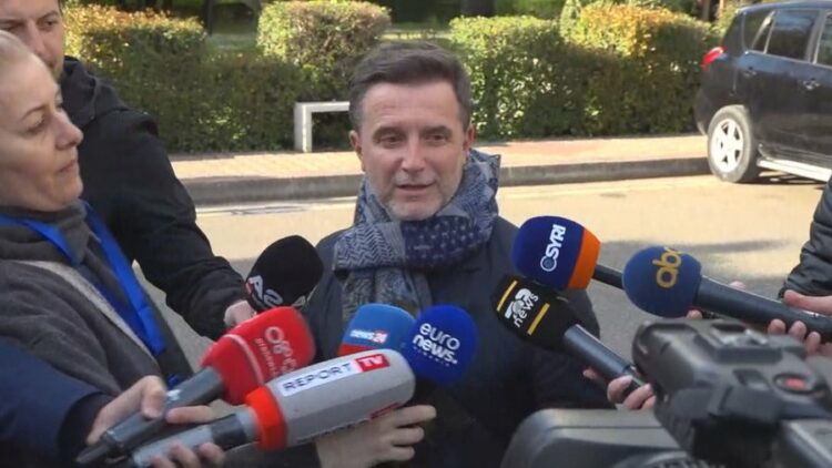 Erion Braçe pyetet për kandidimin për Tiranën: Kur të kemi të reja, do ua them