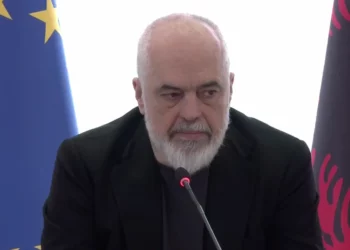 Rama me furnizuesit e naftës: Rritja e çmimit në Shqipëri e moderuar
