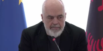 Rama me furnizuesit e naftës: Rritja e çmimit në Shqipëri e moderuar