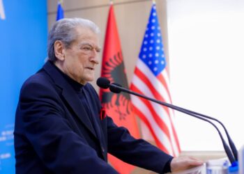 Berisha: Balluku po bën përpjekje që të blejë pasaportë në Serbi dhe vende të tjera