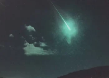 Bie meteori në Gjermani, njerëzit dalin të tmerruar nga shtëpitë