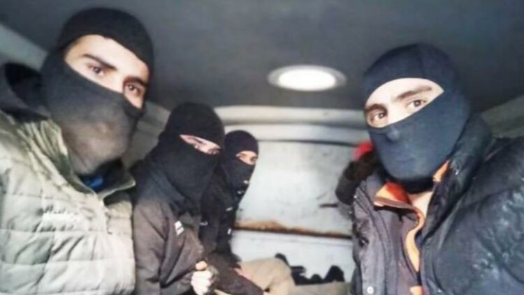 BBC: Policia greke përdor emigrantë si “mercenarë” për kthime të dhunshme në kufi
