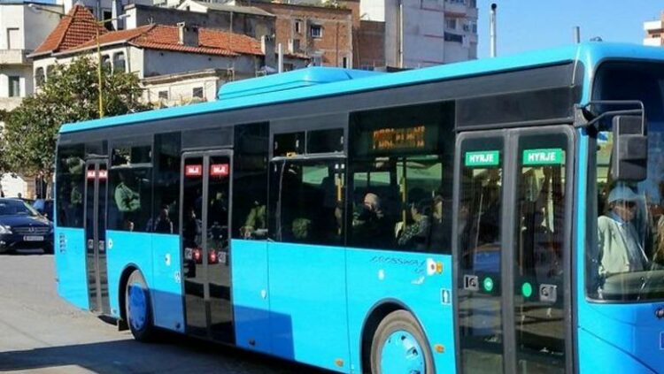 Nafta/ Nga e mërkura reduktohet me 40% flota e autobusëve të transportit publik