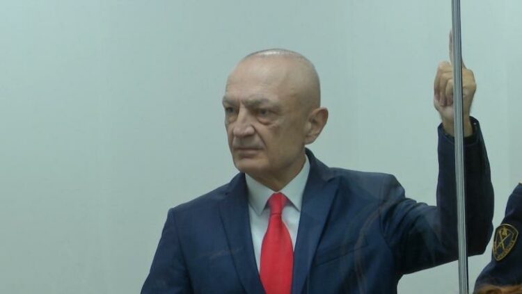 A ka probleme me trajtimin? Meta: Jam përballur me izolim ekstrem