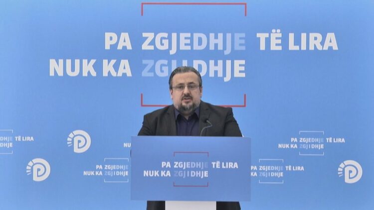 Reduktimi me 40% i autobusëve, Teliti: Tirana në prag paralize, autoritetet heshtin