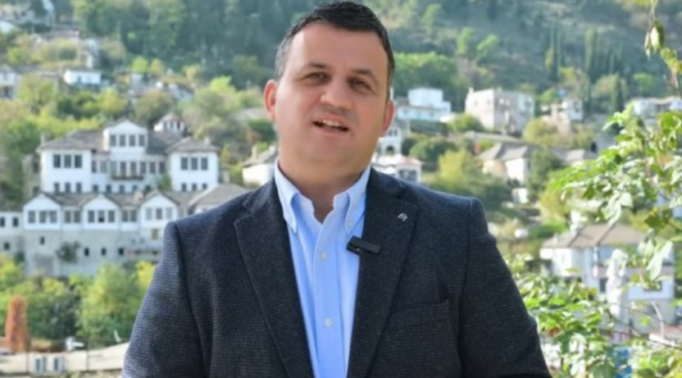 Zhurma për infektim me HIV/AIDS, kryebashkiaku i Gjirokastrës: Qentë le të lehin