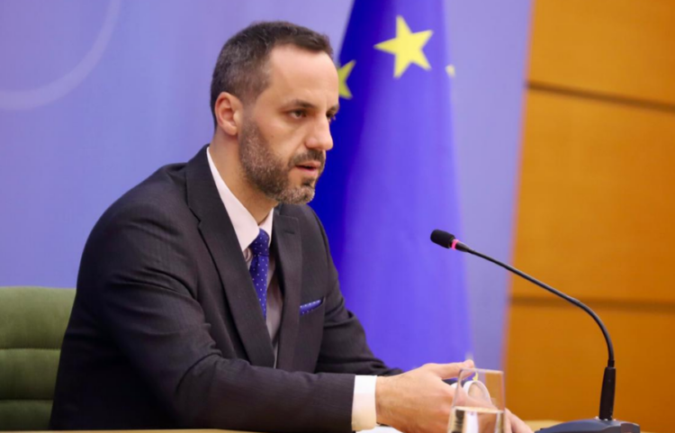 “Si do mbijetoje me rrogën e një polici?”, Lamallari: Paguhen shtesë për protesta