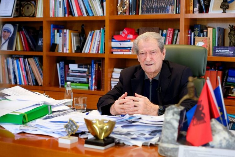 “Të përgjysmohet taksa mbi naftën”, Berisha: Qytetarët të bashkohen në revoltën tonë