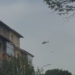 Zjarri në Tiranë, helikopteri i vjen në ndihmë zjarrfikësve