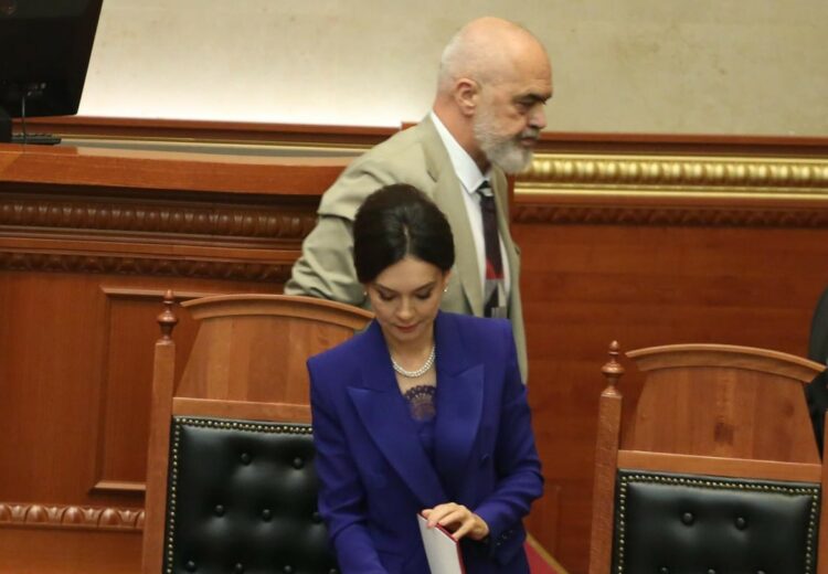 Mbledhja e grupit të PS, Rama-Spiropalit: O me ne, o përballë nesh