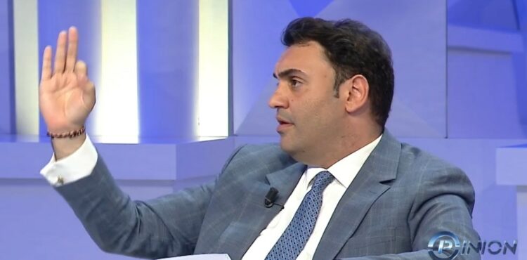 Zjarri përfshiu pallatin në Tiranë, Këlliçi: Banorët e pallatit të ngrenë zërin