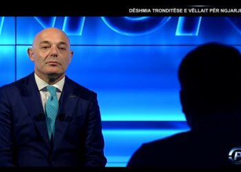Dhunimi i varrit në Lushnjë, vëllai i autorit të dyshuar: Nuk ka lidhje me ngjarjen