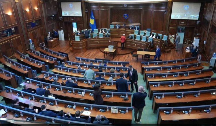 Kosova shkon në zgjedhje/ Nuk ka president të ri, dështon votimi në Parlament