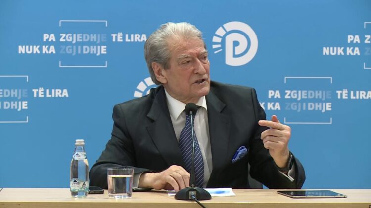 “Ndryshim i taksave të naftës”, Berisha: Shteti fiton nga rritja e çmimit