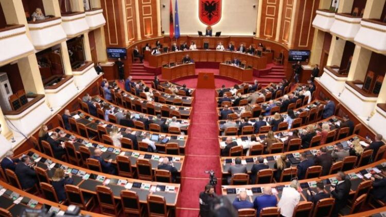 Kuvend/ 9 interpelanca dhe 1 pyetje-përgjigje, opozita kërkon prezencën e Ramës