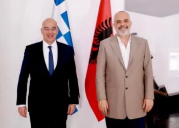 Ministri grek i Mbrojtjes vizitë në Tiranë, Dendias takohet me kryeministrin Rama