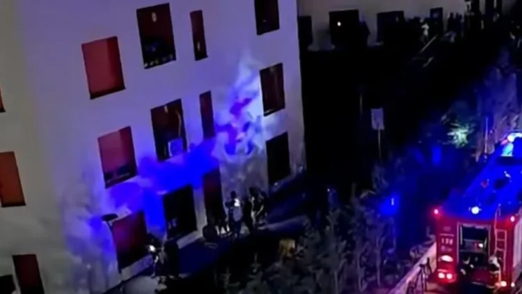 Zjarr në një kompleks banimi në zonën e Ali Demit, panik për banorët