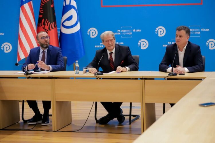 Berisha mesazh deputetëve: Vijoni përgatitjet e kryengritjes paqësore të 8 majit