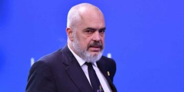Rama për marrëveshjen për emigrantët me Italinë: Do të vijojë sa kohë e kërkon Roma