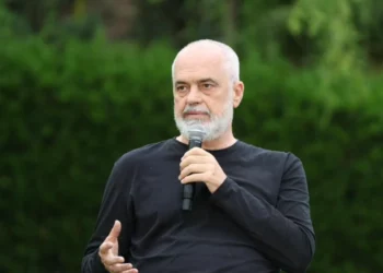 Integrimi/ Rama intervistohet nga ambasadori italian në Berlin: Duhet më pak pengesa