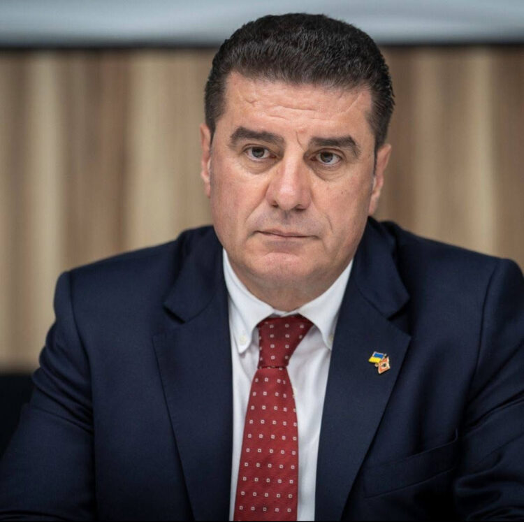 Sulmet e Rusisë,përfshihet nga flakët kompleksi ku banon ambasadori shqiptar në Kiev
