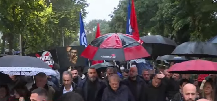Fillon protesta e PD para Kryeministrisë